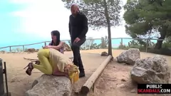 play Mira a esta nena europea disfrutar de un trío pervertido al aire libre con dominadores, jugando con su gran culo con un consolador en público.