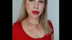 play Russische MILF deelt haar erotische verhaal over swingen met haar man, met close-ups van haar kutje, kont en tieten