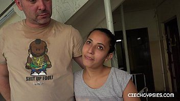play Die tschechische Krähe saugt und hat Sex für Geld