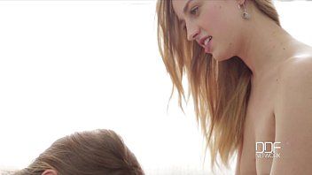 play Il fait des films xnxx avec deux bons méchants russes