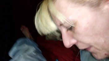 play Niektóre dojrzałe kobiety zjadałyby twojego całego kutasa tak bardzo, jak lubią lizać