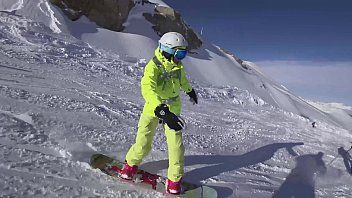 play Sesso orale in una funivia di montagna tra due skyori
