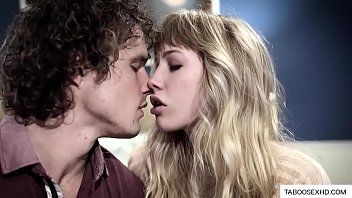 play Una bella francese di Sibiu prende il suo pene da uno sconosciuto per 50 lei