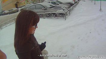 play Non vuole fare xxx sulla neve perché nevica e fa sesso in hotel