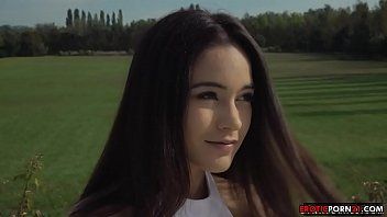 play Adolescente morena anal penetrada pelo padrasto