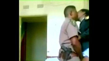 play Policiais pornô fazendo sexo onde quer que possam