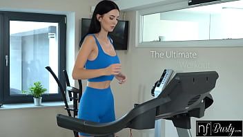 play L'allenatore della palestra tira forte il cazzo di questa donna sexy