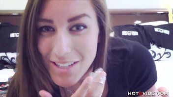 play Una donna con gli occhiali dà xxx orale e fa un po 'xxx