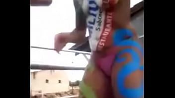 play Milf bionda con seni molto grandi e figa bagnata