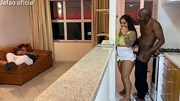 play Jovencita de pechos calientes y apetitosos cabalgando a su muy cliente