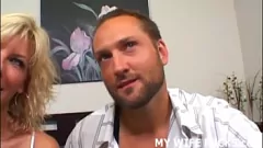 ظهور MILF المتشددين في الإباحية الوثنية BDSM