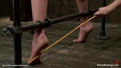 play Redhead Lesbian Rough Play: Fingern, Knebel und Vibrator Spaß